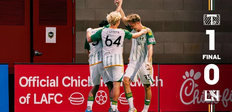 Jugadores de Portland Timbers II celebrando un gol
