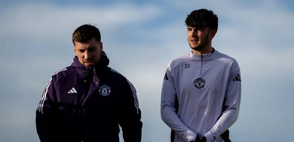 Dos jugadores de Manchester United caminando juntos