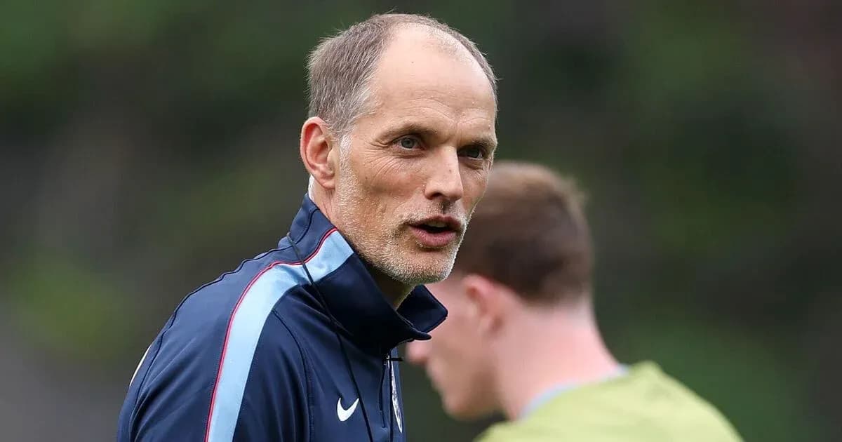 Entrenador hablando durante sesión de entrenamiento