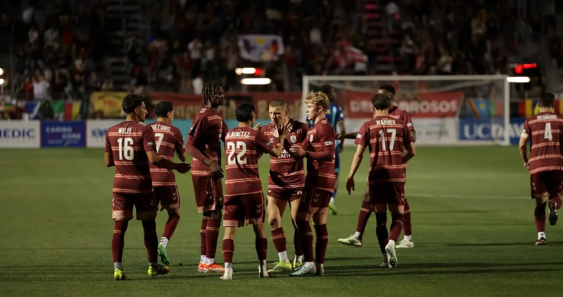 Jugadores de Sacramento Republic celebrando un gol