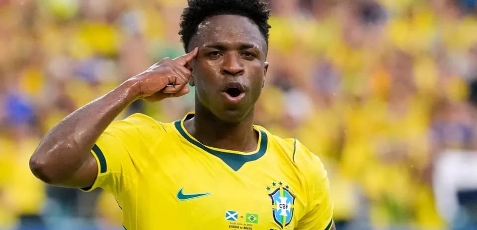 Jugador de Brasil celebrando con gesto en la frente