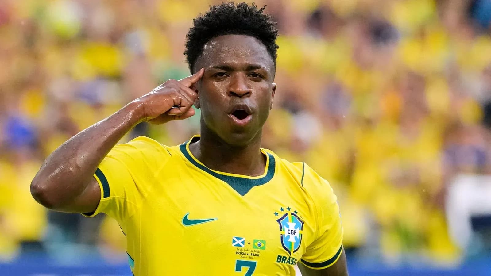 Jugador de Brasil celebrando con gesto en la frente