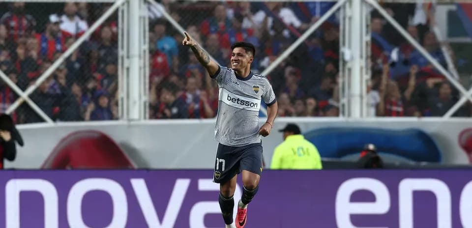 Jugador de Boca Juniors celebra un gol