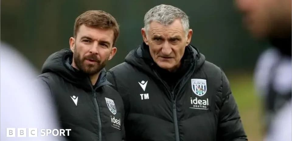 Entrenadores de West Bromwich Albion durante sesión de entrenamiento
