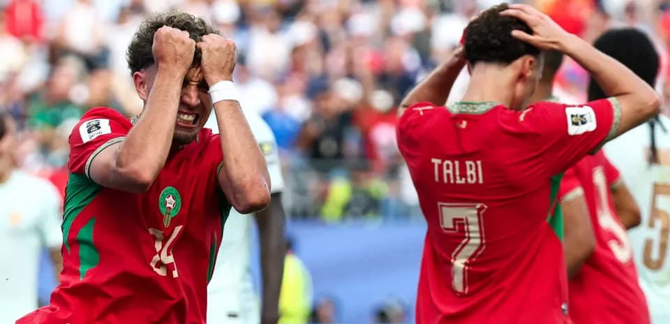 Jugadores de Marruecos frustrados tras una jugada