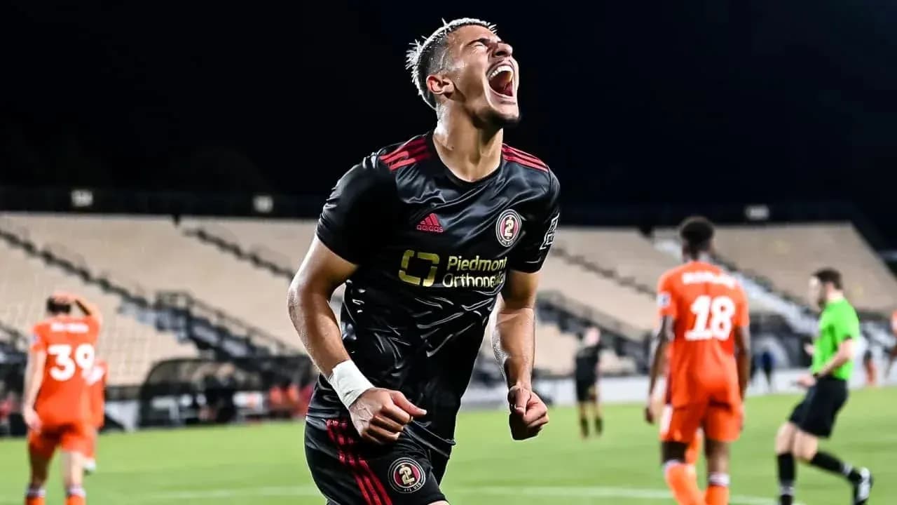Jugador de Atlanta United II celebrando un gol