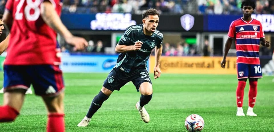 Jugador de Seattle Sounders en acción