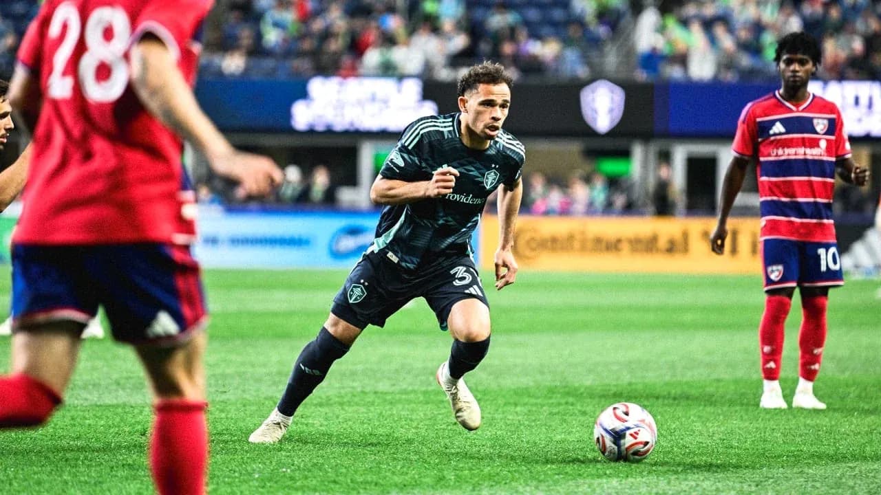 Jugador de Seattle Sounders en acción