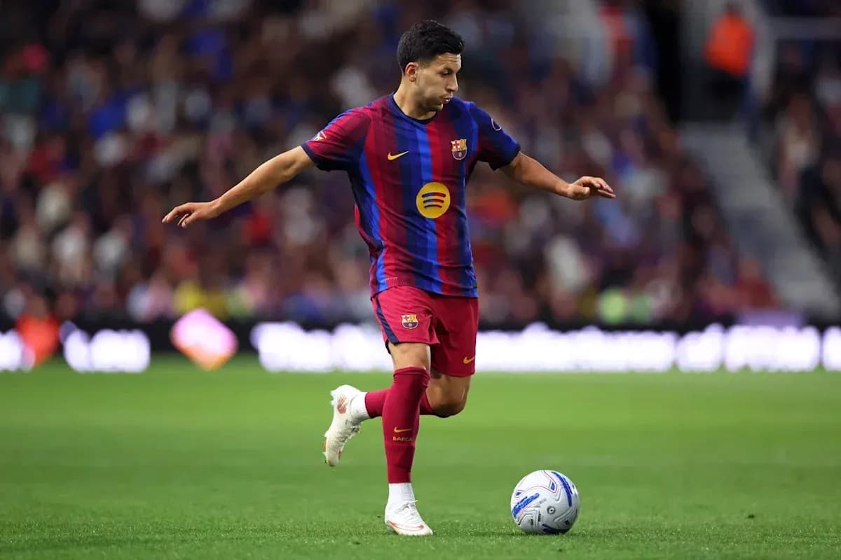 Jugador de Barcelona preparando un tiro con el balón