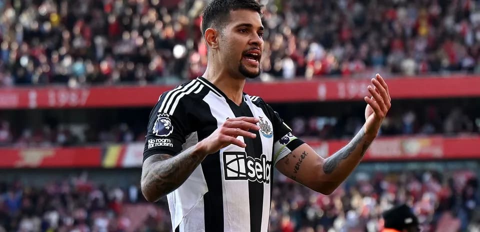 Jugador de Newcastle discutiendo durante el partido