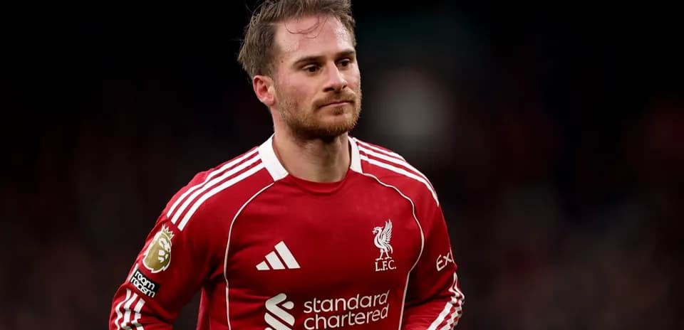 Jugador de Liverpool FC en el campo durante partido
