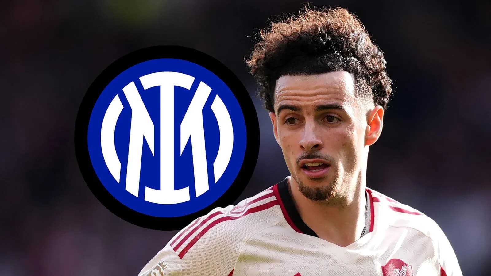 Jugador de fútbol con logo del Inter de fondo