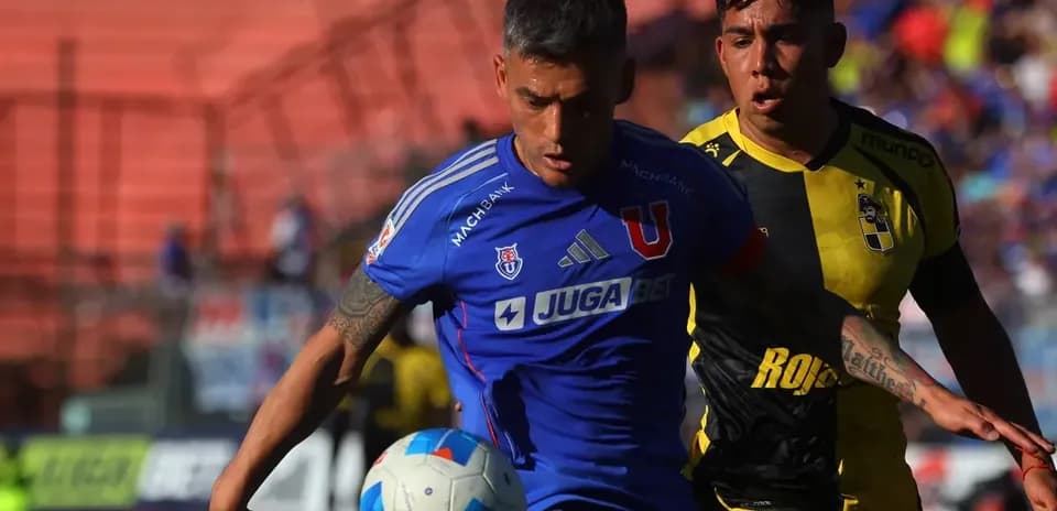 Universidad de Chile compitiendo contra Coquimbo Unido