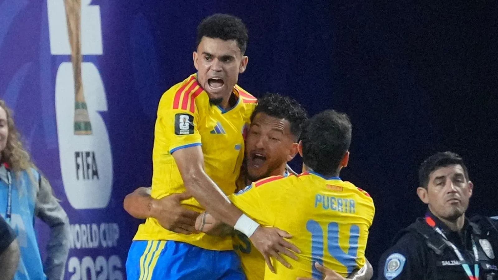 Jugadores de Colombia celebrando un gol en partido