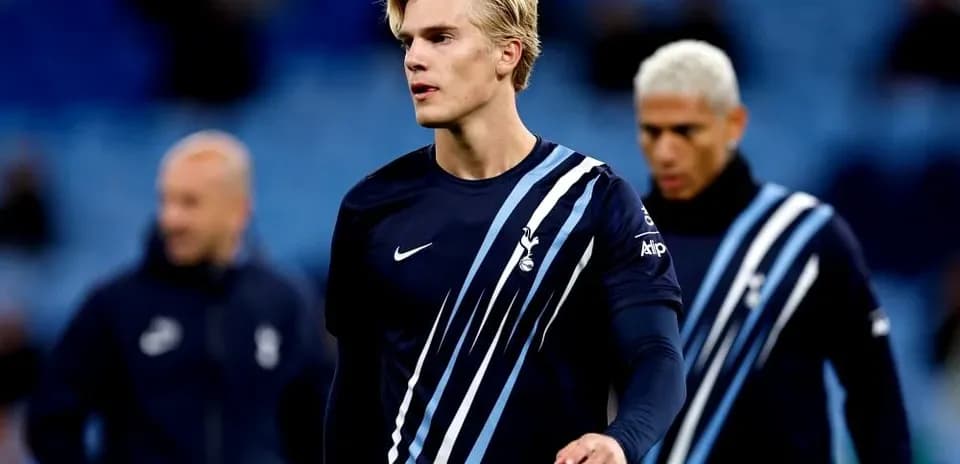 Jugadores de Tottenham en el calentamiento previo al partido