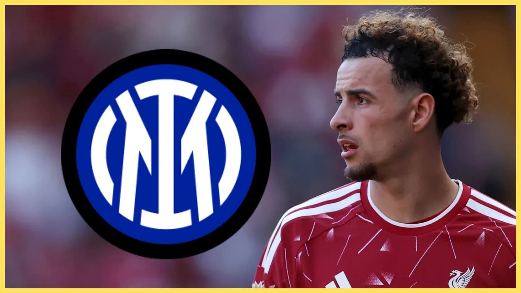 Jugador de Liverpool con camiseta roja y logo de Inter