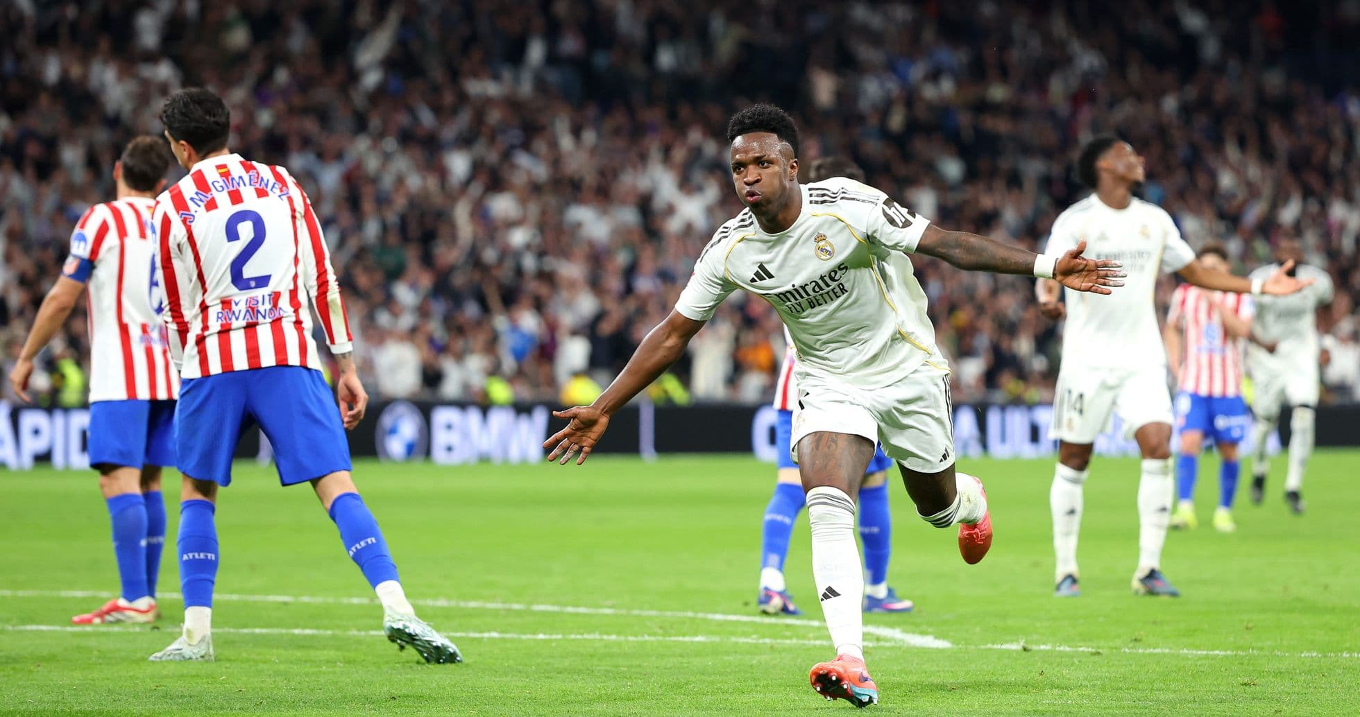 Vinícius Jr. celebrando un gol en el derbi
