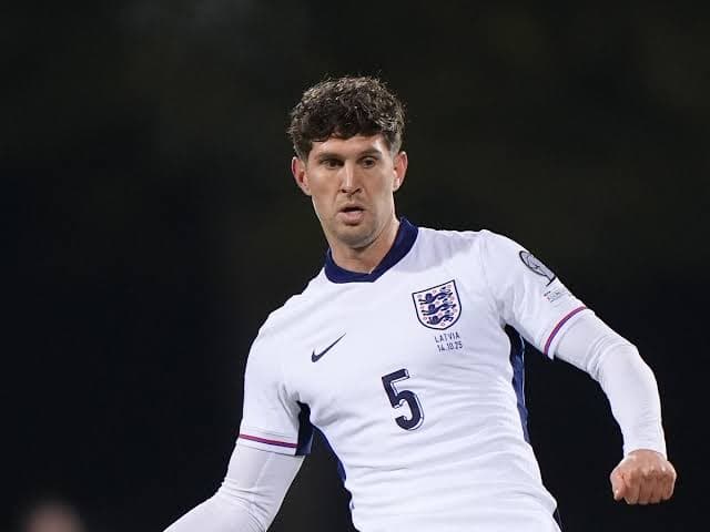 Chelsea y Arsenal se disputan al agente libre John Stones