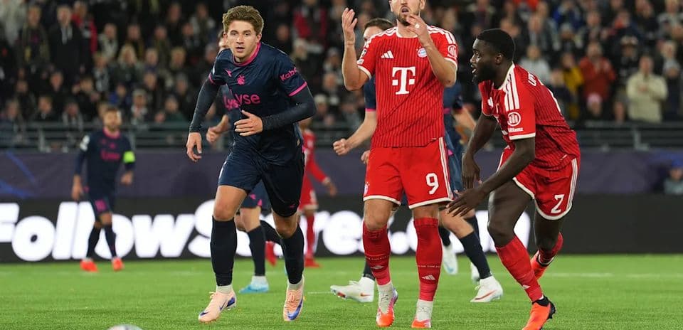 Manchester United pierde ante Atlético, Bayern empata y Barcelona avanza en la Champions League