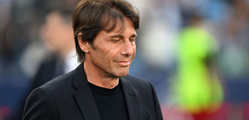 Manchester United considera a Antonio Conte para reemplazar a Michael Carrick tras mal inicio de temporada
