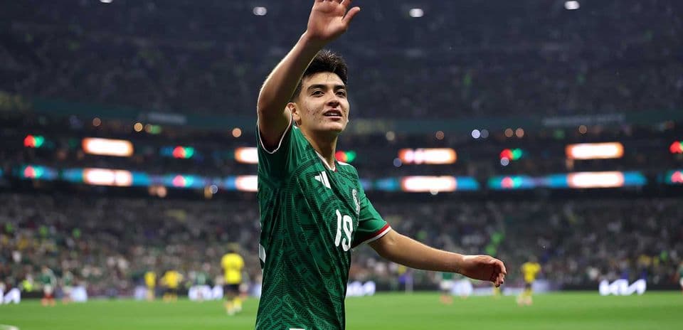 Liverpool sigue de cerca al joven talento mexicano Gilberto Mora para fichaje en verano