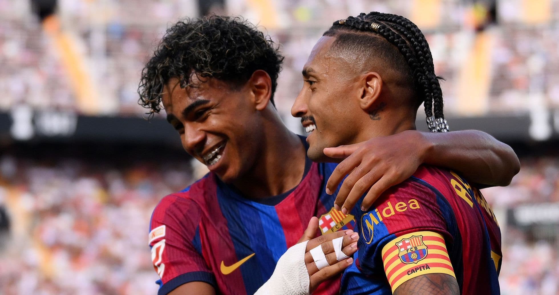 Raphinha iguala récord de Messi y Lamine Yamal anota dos veces en victoria contundente del Barcelona sobre Valencia