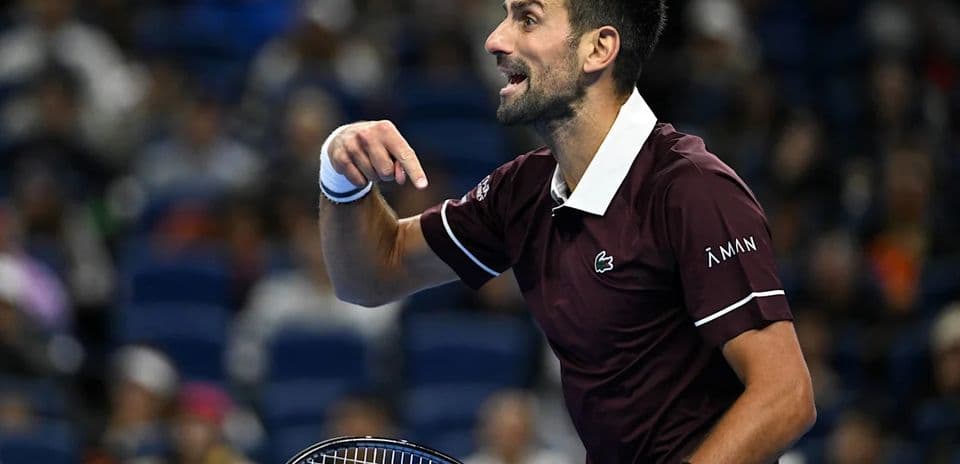 Por qué terminó en descalificación el partido entre Novak Djokovic y Daniil Medvedev en semifinales de Beijing