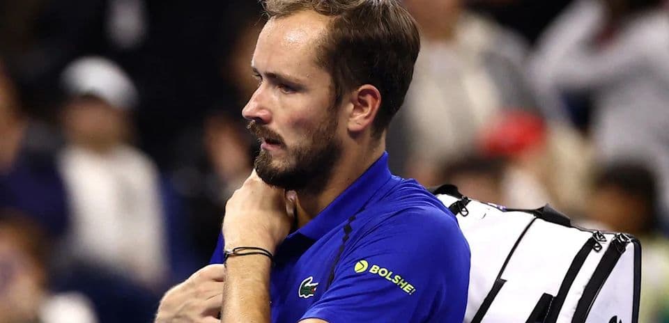 Daniil Medvedev descalificado tras impactar a un espectador con la pelota en el China Open