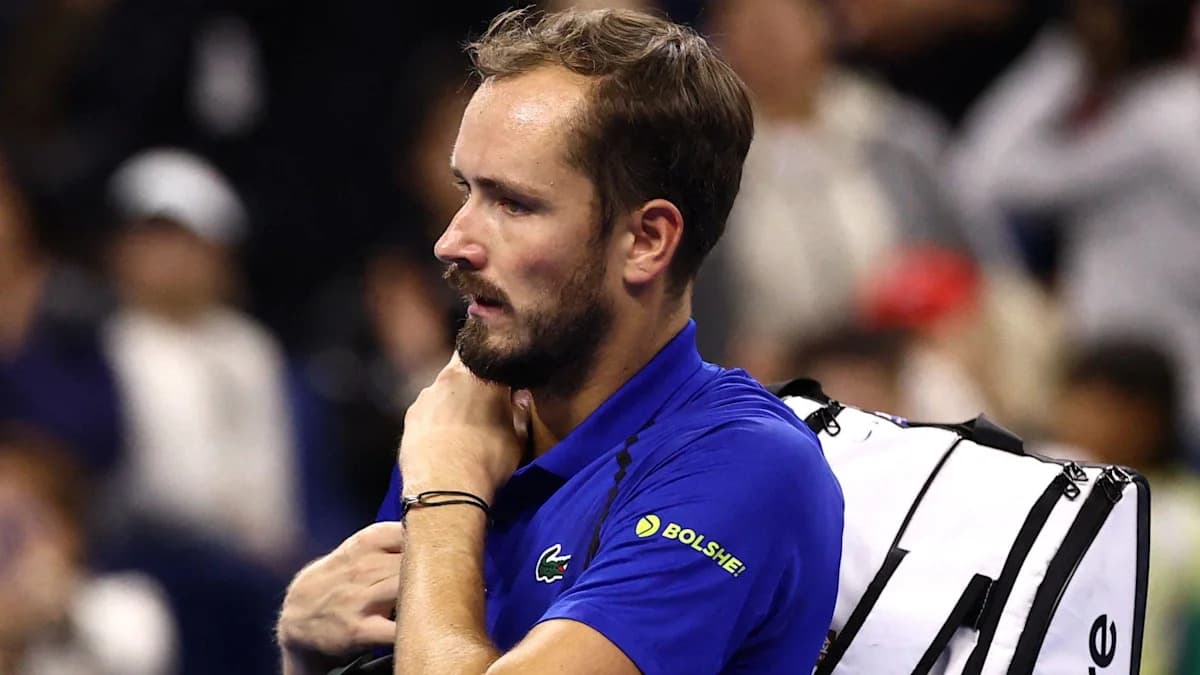 Daniil Medvedev descalificado tras impactar a un espectador con la pelota en el China Open