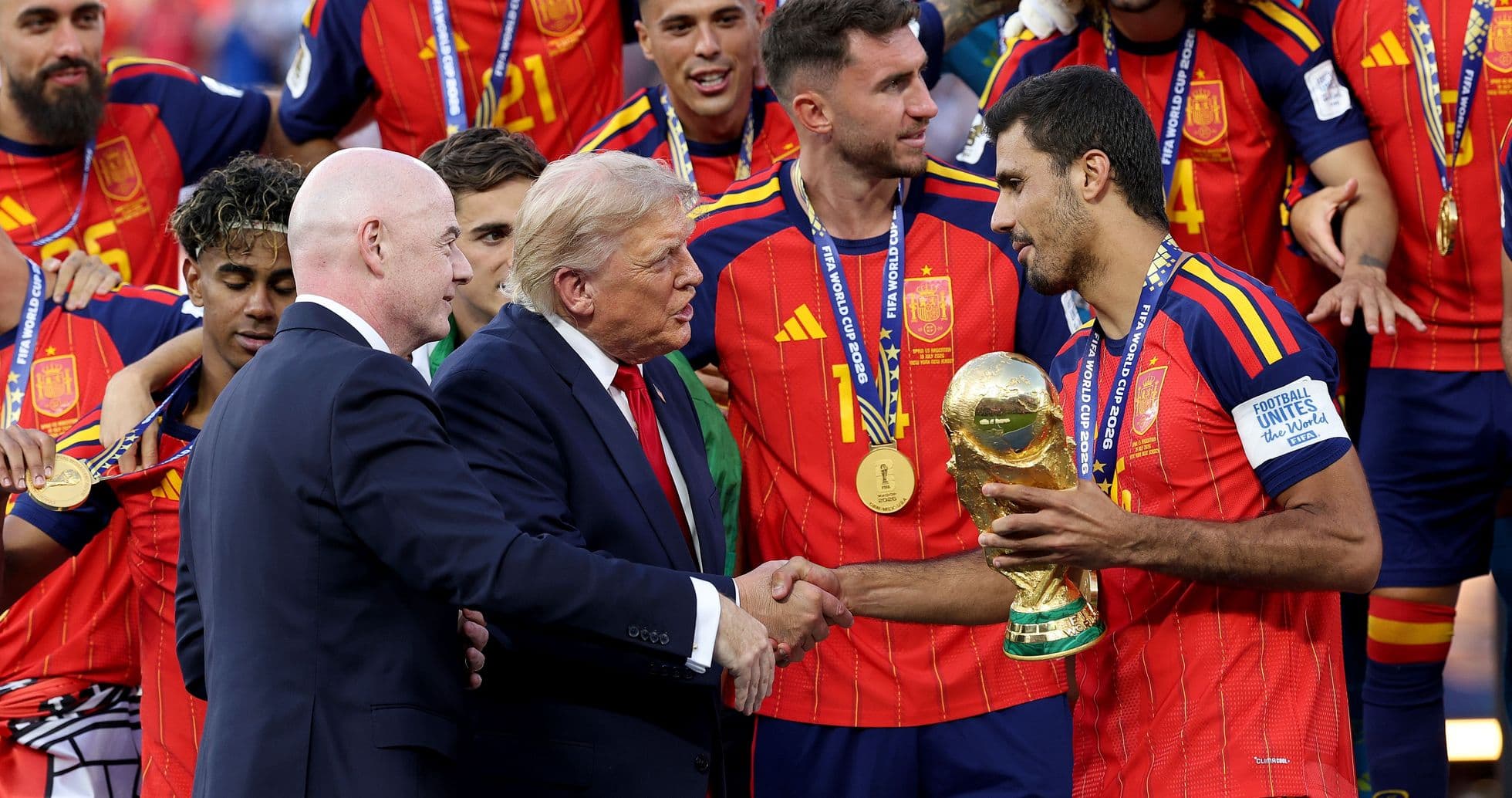 El Mundial 2026: Entre el Brillo del Fútbol y las Sombras de la Política y el Comercio