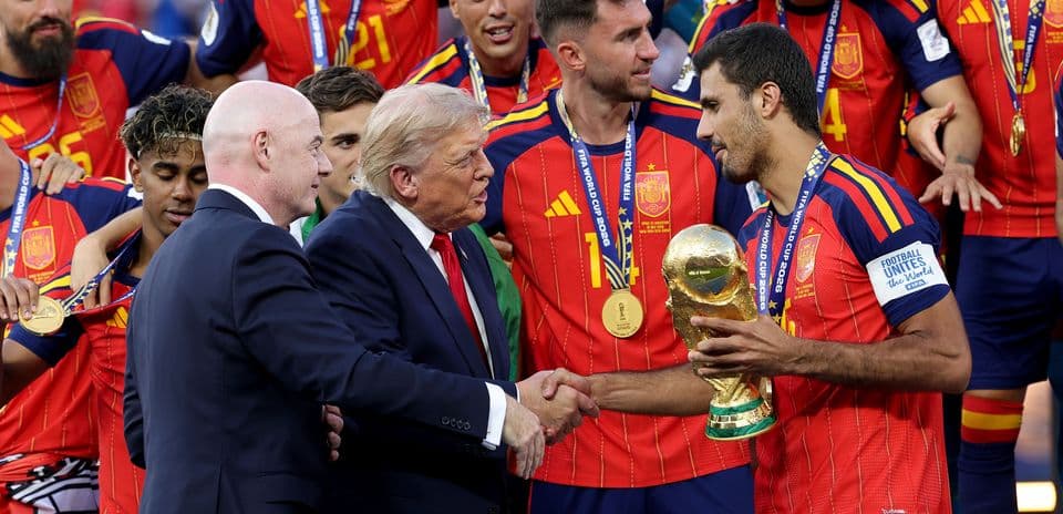 El Mundial 2026: Entre el Brillo del Fútbol y las Sombras de la Política y el Comercio
