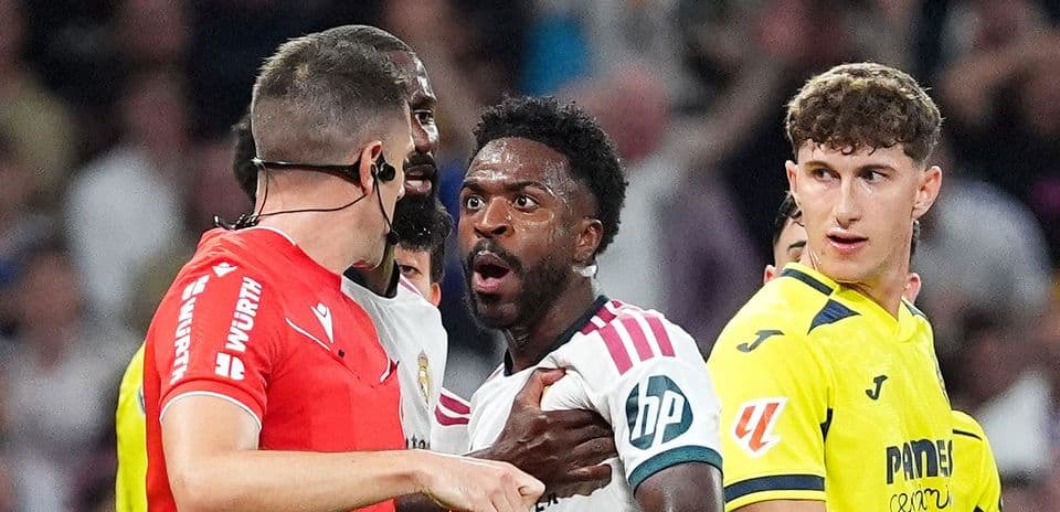 Vinicius Jr se disculpa públicamente tras roja por tirar del cabello en partido contra Villarreal