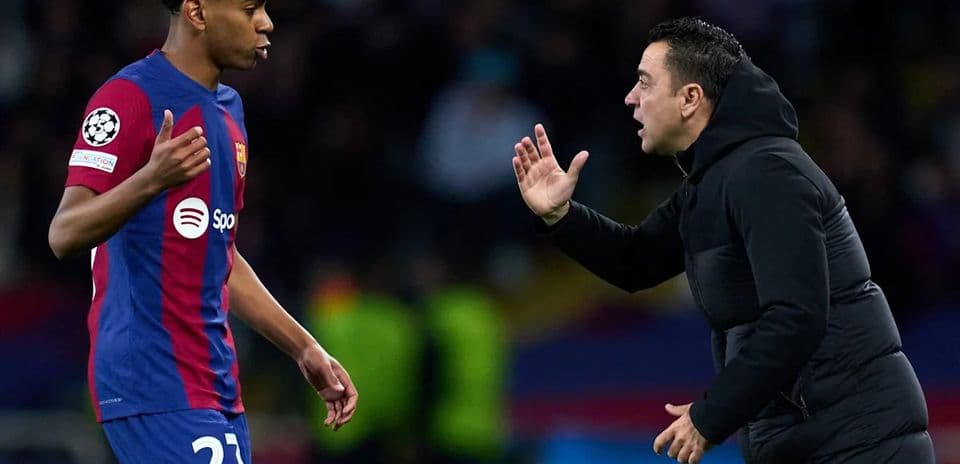 Xavi Hernández reflexiona sobre Figo, Messi, Ronaldinho y su etapa como entrenador en Barcelona