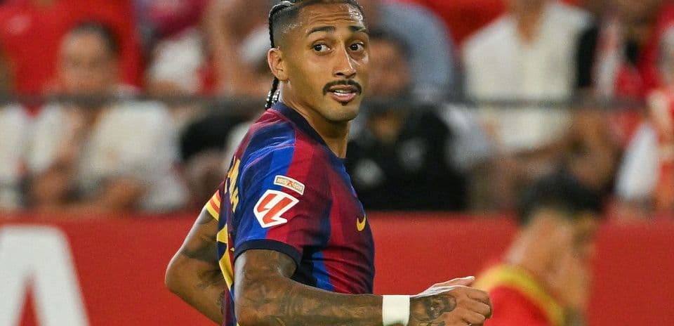 Luis García critica la exclusión de Raphinha del Balón de Oro tras su triplete contra Sevilla