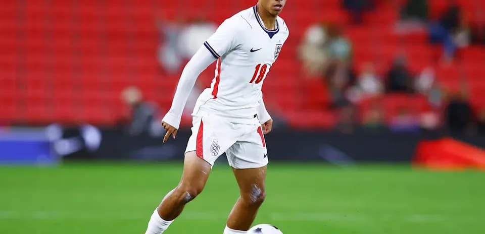 Liverpool muestra interés en Josh King, joven estrella valorada en £51 millones
