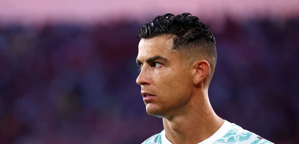 Cristiano Ronaldo recibe el premio al mejor jugador en victoria ajustada de Portugal sobre Croacia