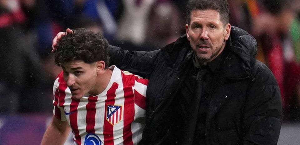 Diego Simeone está muy enfadado con Julián Álvarez por su deseo de ir al Barcelona