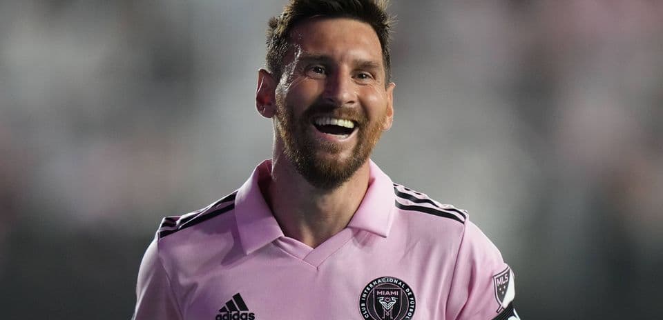 Lionel Messi avanza hacia la adquisición total del club español CD Eldense