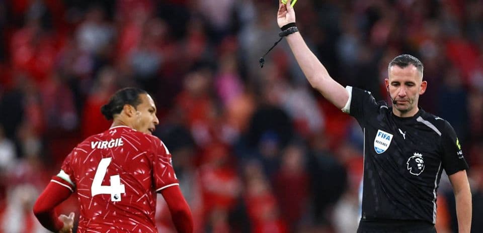 Por qué Chris Kavanagh, de Manchester, puede arbitrar partidos del Man City