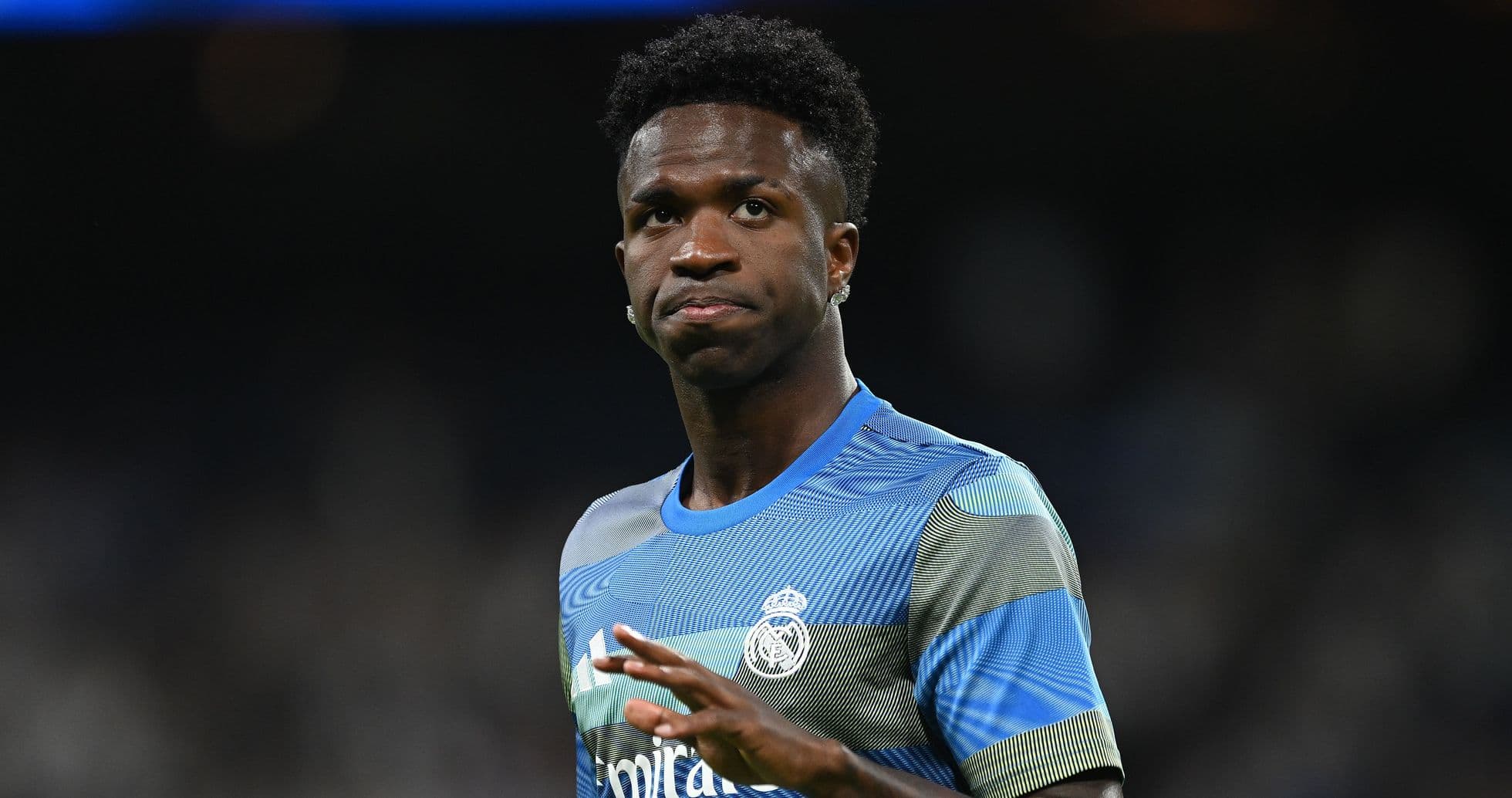 Vinicius regresa a Madrid para exámenes médicos en medio de incertidumbre sobre su futuro