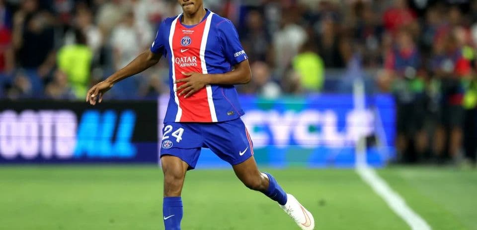Senny Mayulu de PSG sufre lesión con la selección sub-21 de Francia