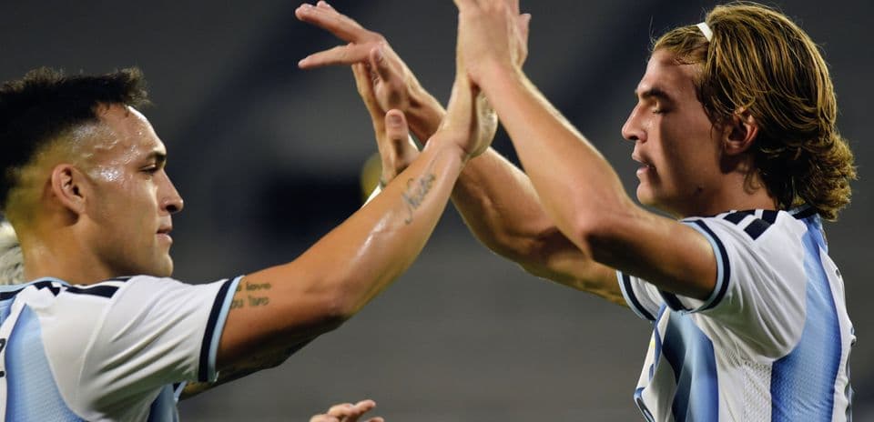Argentina arrasa a Bolivia con cuatro goles en su gira de regreso a casa