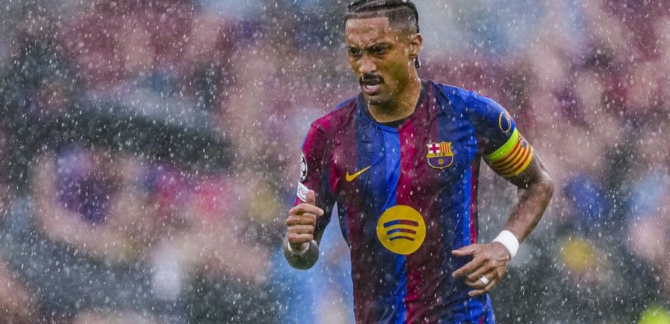 Raphinha silencia rumores sobre el Balón de Oro tras anotar doblete en la Champions con Barcelona