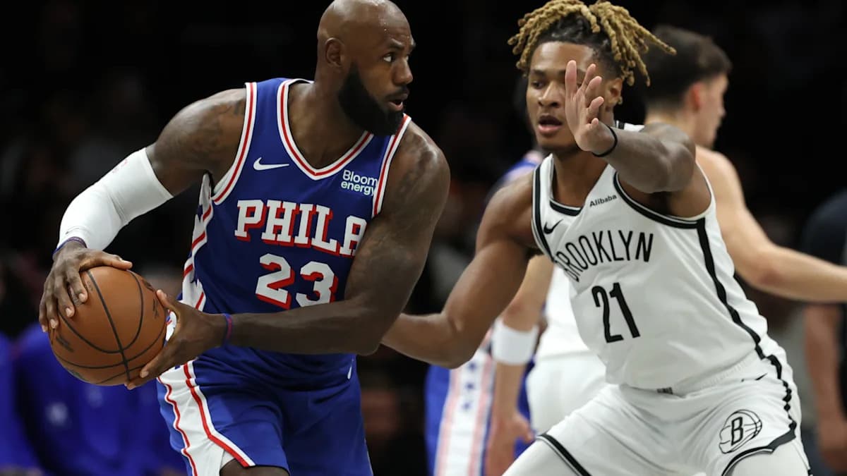 LeBron James asume rol de base en ofensiva de 76ers en debut con alineación llena de estrellas