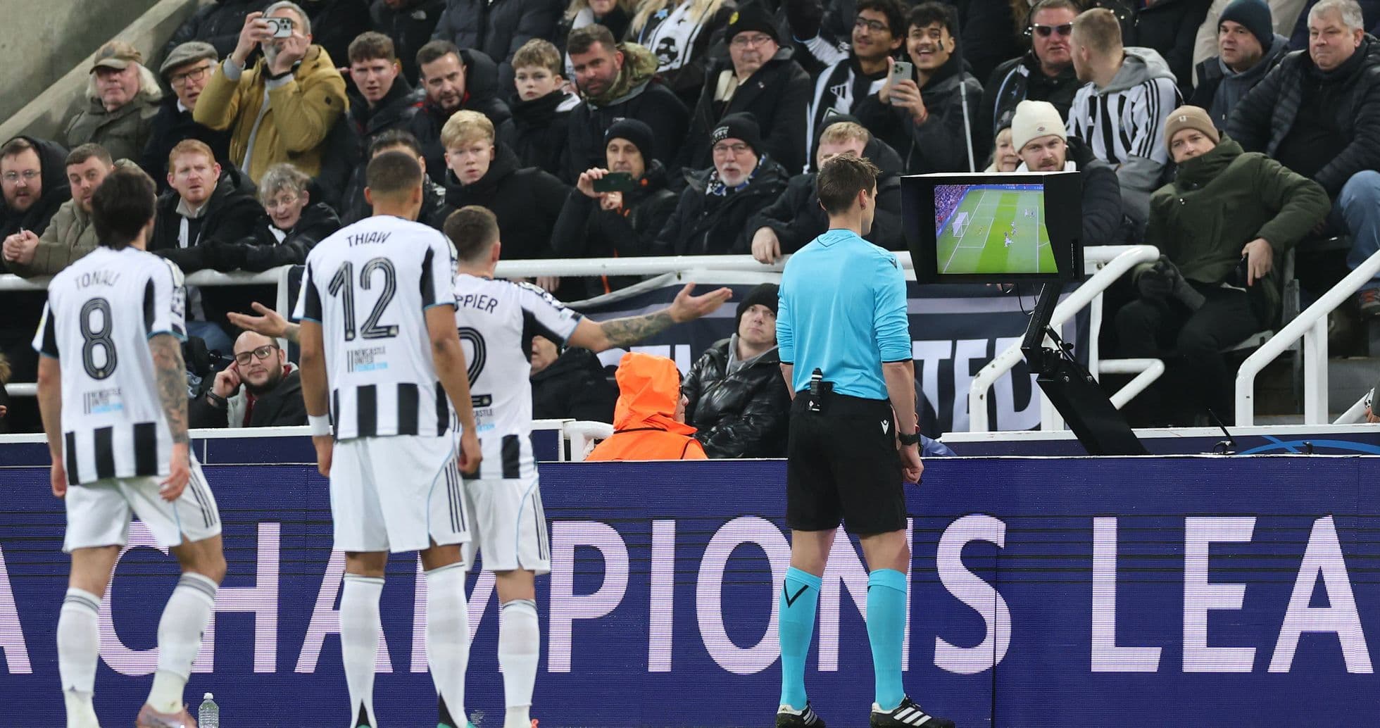 UEFA presenta Clearline para aclarar decisiones de VAR a aficionados y clubes