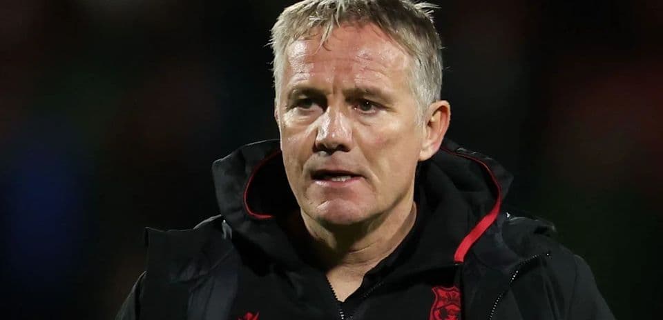 Phil Parkinson insta a Wrexham a reaccionar tras la derrota ante West Bromwich Albion