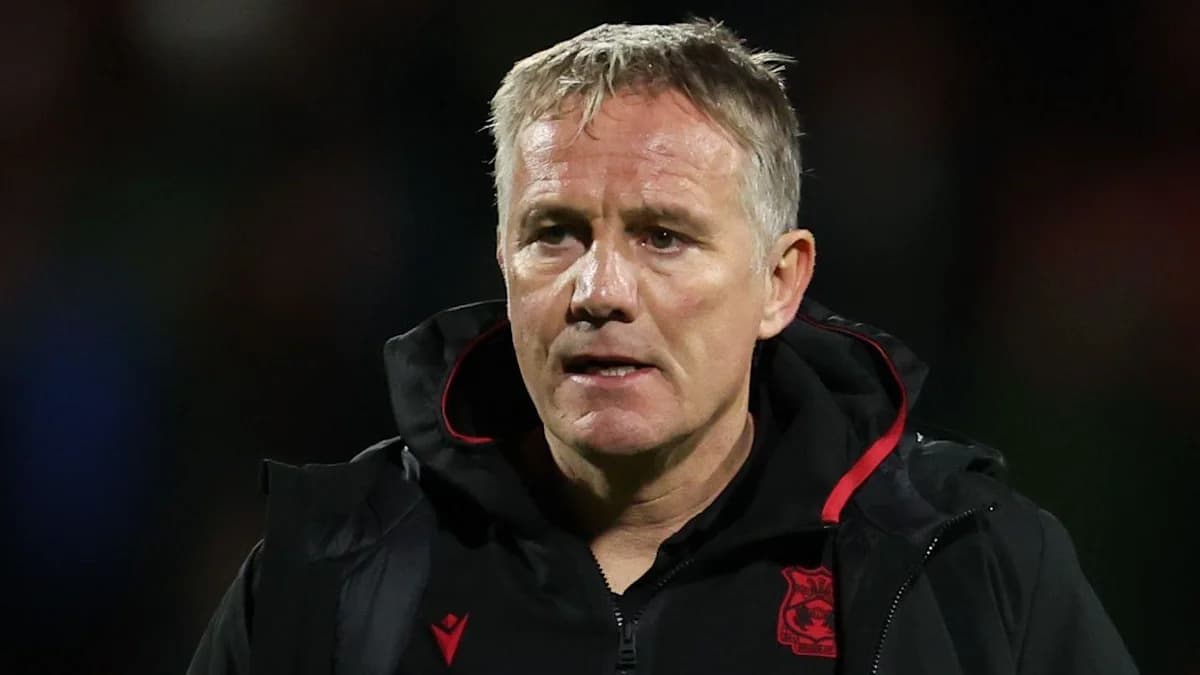 Phil Parkinson insta a Wrexham a reaccionar tras la derrota ante West Bromwich Albion