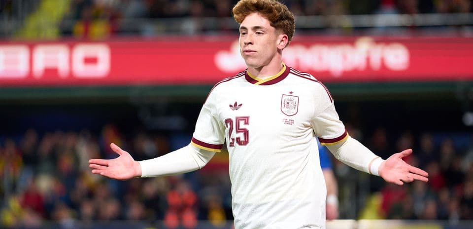 Liverpool asegura a Víctor Muñoz por £34 millones tras superar a Newcastle en la puja