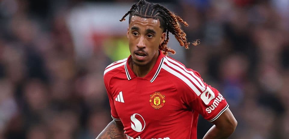 Leny Yoro habla sobre las charlas internas en Manchester United y su actitud ante el choque decisivo contra Atlético de Madrid