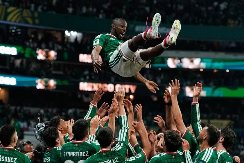 México rompe sequía en partidos de eliminación directa y vence a Ecuador para avanzar a octavos de final